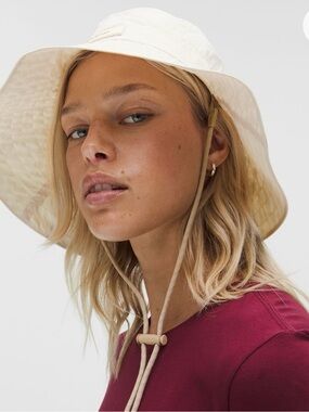 lululemon Women’s Extra-Wide Brim Sun Hat